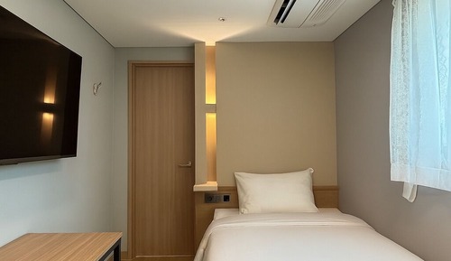 Comfort Single Room, City View