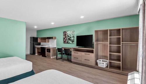 Basic Room, 2 Queen Beds, Mobility Accessible, Non Smoking (Bathtub W/grab Bars)