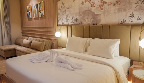 Luxury Suite, City View