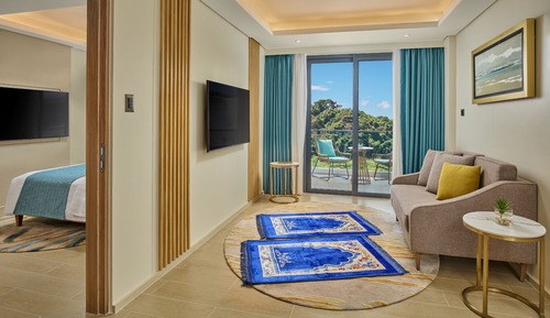 Executive 1 Bedroom Family Suite with Living Room