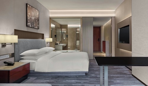 Deluxe Mountain King Room