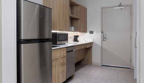 Suite, 1 King Bed, Accessible, Mountain View (Hearing)