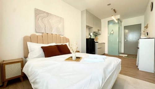 Superior Studio, 1 Queen Bed, Balcony, City View