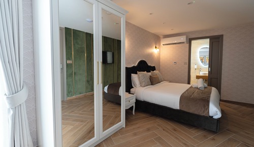 Deluxe Studio Suite