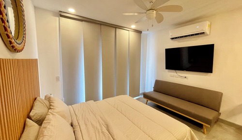 Studio, Pool View (417F)