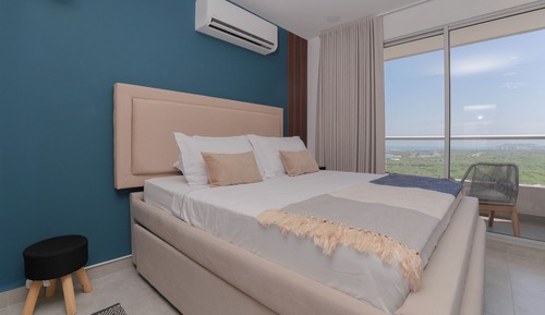 Studio, City View (1802F)