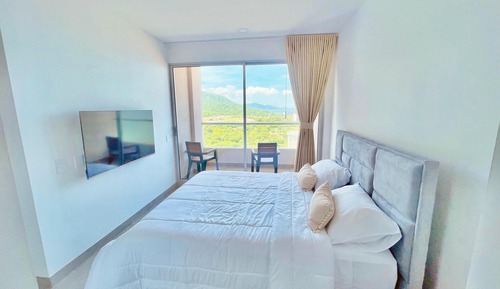 Studio Suite, Pool View (1615B)