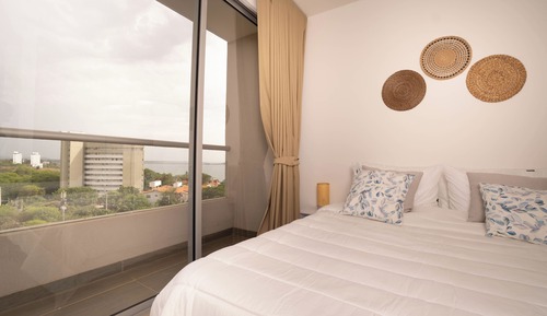 Studio Suite, Pool View (709E)