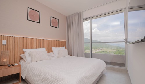 Studio Suite, Pool View (815B)