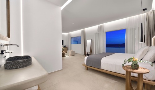 Superior Luxury Suite with Big Private Hot Tub with Sea View