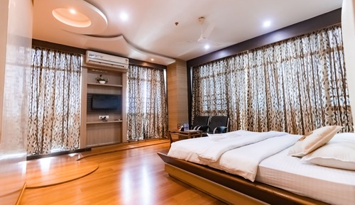 Luxury Suite, City View