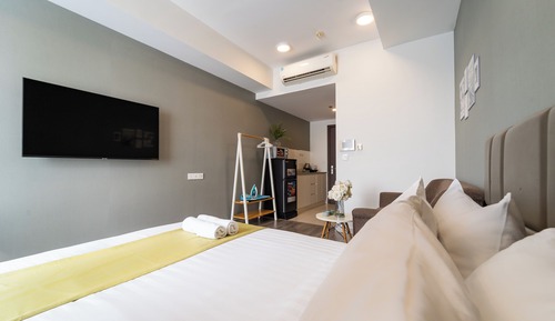 Deluxe Studio, 1 Queen Bed with Sofa bed, River View
