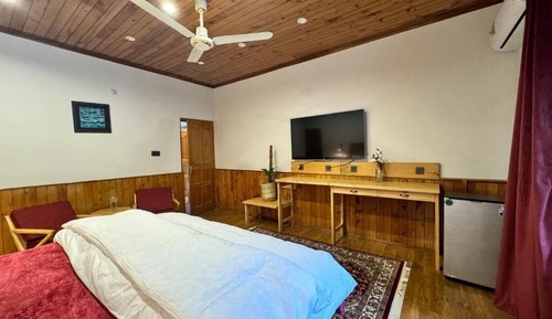 Deluxe Double or Twin Room