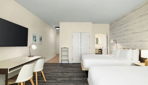 Studio, 2 Queen Beds, Corner