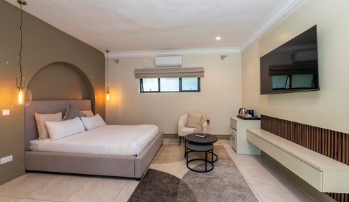 Deluxe Double Room, 1 King Bed, Private Bathroom, Garden View
