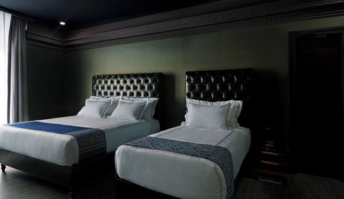 1-Bedroom Family Suite