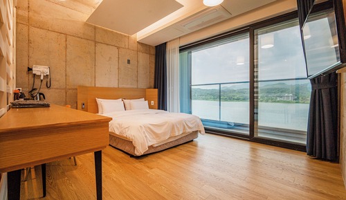 Superior Suite, Balcony, Lake View