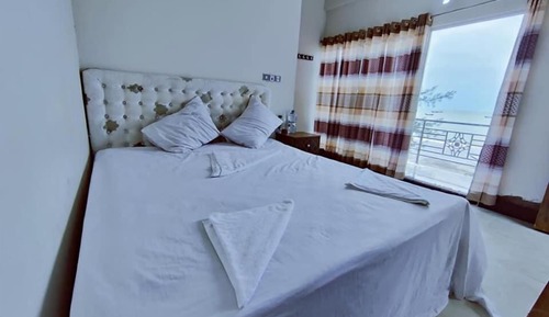 Honeymoon Room, Sea View