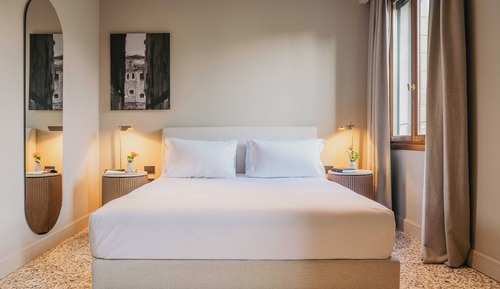 Superior Double Room, Canal View