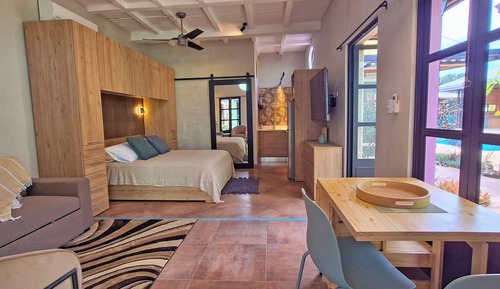 Basic Studio, Garden View