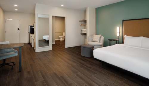 Studio, 1 King Bed, Accessible, Bathtub (Mobility)