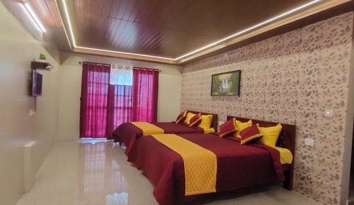 Deluxe Room, Multiple Beds, Balcony, Mountain View