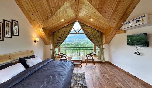 Luxury Suite, Balcony, Mountain View