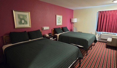 Basic Room, 2 Queen Beds, Bathtub Grab Bars