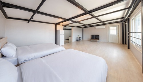 Basic Room, 1 Bedroom (group room 2(River View))