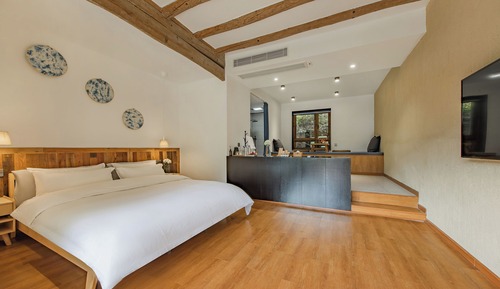 Senior Double Room, Hill View