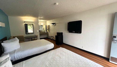 Comfort Room, 2 Queen Beds, Non Smoking, Kitchenette