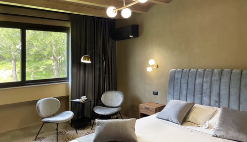 Comfort Room, Pool View