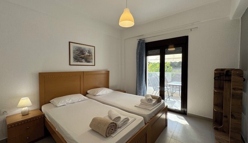 Classic Apartment, Courtyard View