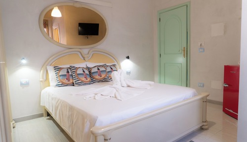 Double Room with Bathroom n8