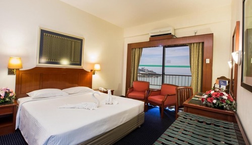 Deluxe Studio Suite, Partial Sea View