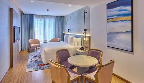 Reserve King Room Smart Laundry, Espresso Machine and Non-Alcoholic Mini Bar