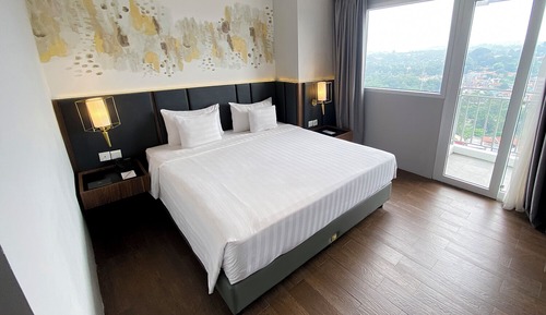 Executive Suite, 1 Double Bed, Non Smoking, Balcony