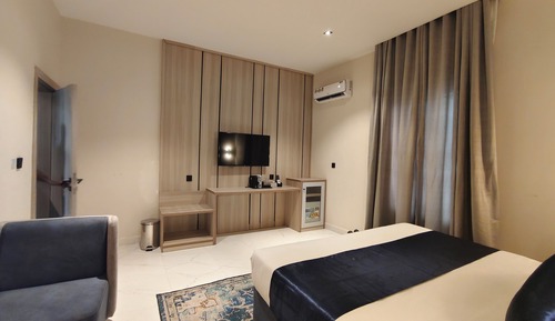 Luxury Suite, City View