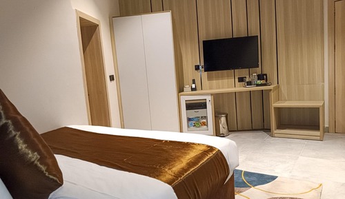 Deluxe Suite