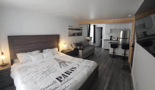 Deluxe Studio Suite, City View