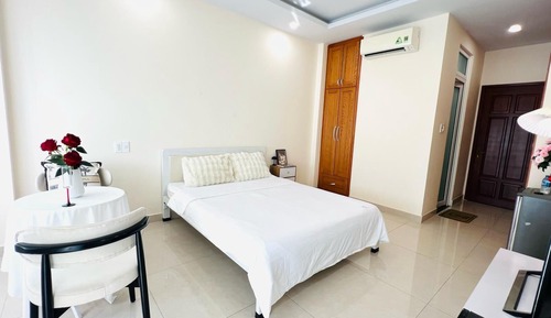 Deluxe Room, 1 Queen Bed, Smoking, City View