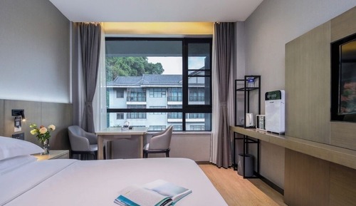 Room, Mountain View