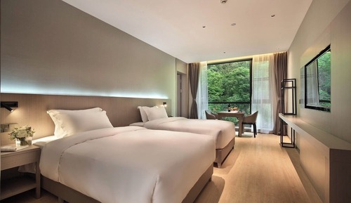 Luxury Suite, Balcony, Hill View