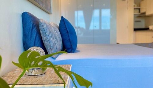 Deluxe Studio Suite, 1 Queen Bed with Sofa bed, Balcony, Sea Facing
