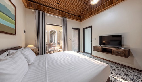 Deluxe Double Room, Balcony, Pool View
