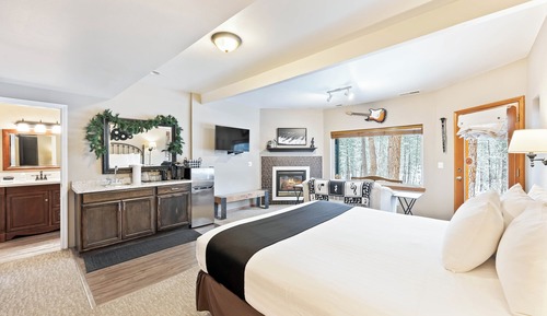 Tennessee, 1 King Bed, Patio, River View, Pet Friendly, Fireplace