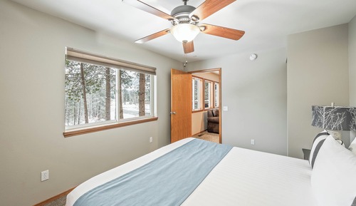 Colorado - 1 King Bed with Sofa bed, Kitchen, River View, Jetted Tub, Kitchen, Fireplace (No Pets)