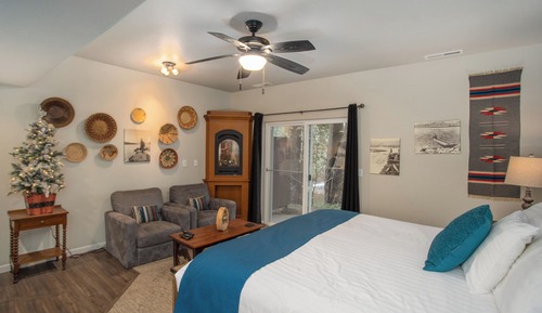 Columbia - 1 King Bed, Patio, River View, Pet Friendly, Fireplace