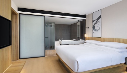 Suite, 1 King Bed, Mountain View