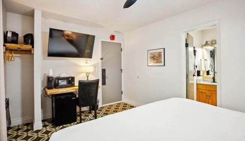 Deluxe Room, 1 King Bed, Non Smoking